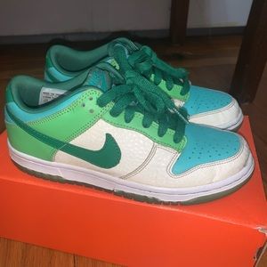 Nike Dunk Low “ GLOW IN THE DARK” rare vintage from 2006